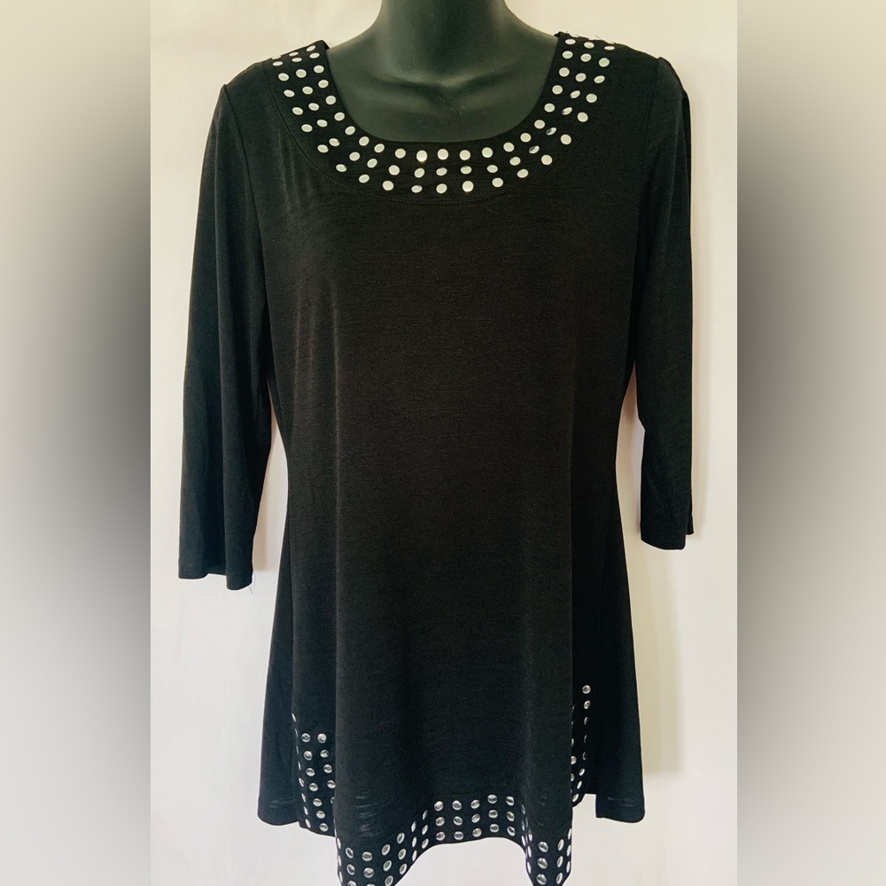🔴 “Laura Petites” Women’s 3/4 Sleeve Black Studded Top - NO FURTHER DISCOUNT🌷